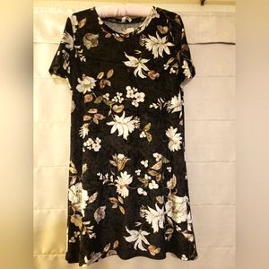 Acting Pro | Black Floral Crushed Velvet Tunic Dress